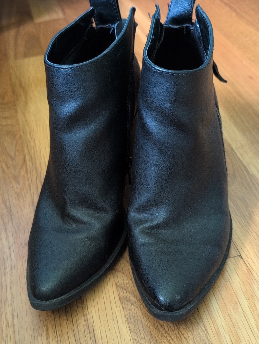 Universal Thread Black Pointed Toe Ankle Booties